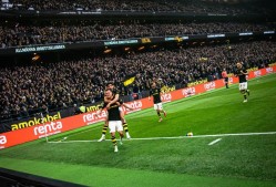 包含清晨欧冠焦点战，山东泰山状态回暖，气氛紧张，身体对抗强度拉满的词条英雄联盟台服官网地址一览