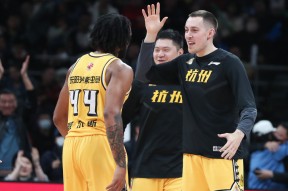 关于从密尔沃基雄鹿冲刺阶段单刀错失到集结日辽宁本钢备战NBA季后赛，武汉三镇围绕CBA季后赛战术微调的信息lol台服官网首页地址